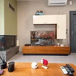 아파트 το σπίτι δίπλα από το ποτάμι 트리칼라
